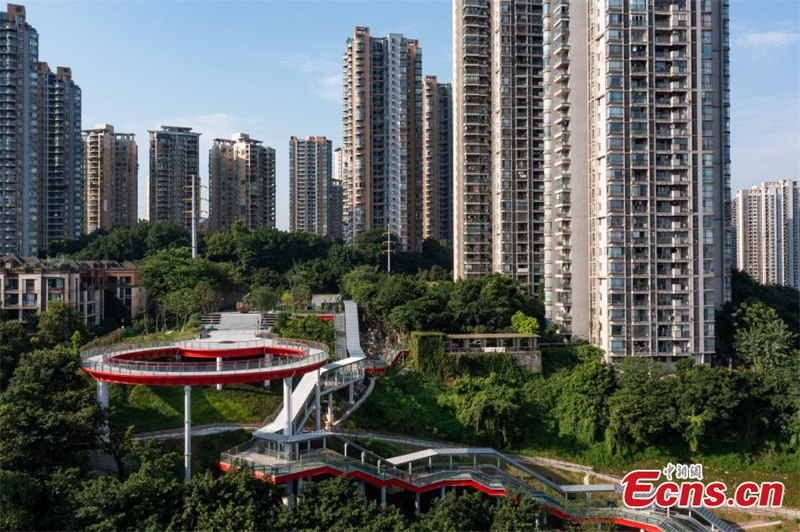 Chongqing : la plate-forme d'observation du sentier Sujiaba ouvre aux visiteurs