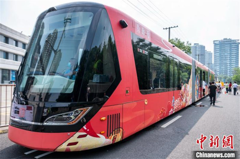 Sichuan : mise à l'essai de trains intelligents sans rails à Chengdu