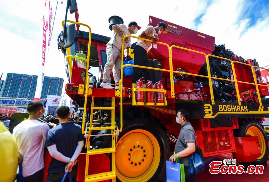 Xinjiang : l'Exposition de machines agricoles 2022 à Urumqi