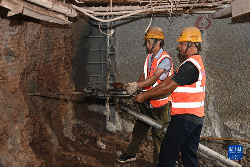 Zhejiang : achèvement du plus long tunnel de toute la ligne ferroviaire Hangzhou-Quzhou