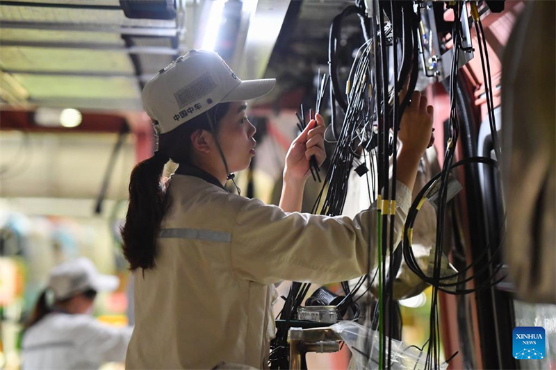 Une entreprise de locomotives du centre de la Chine intensifie sa production pour garantir l'exécution des commandes