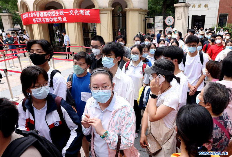 Environ 50 000 candidats se présentent à l'examen différé d'entrée à l'université à Shanghai