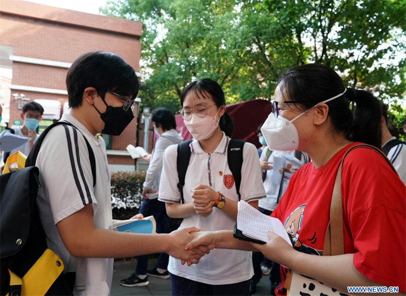 Environ 50 000 candidats se présentent à l'examen différé d'entrée à l'université à Shanghai