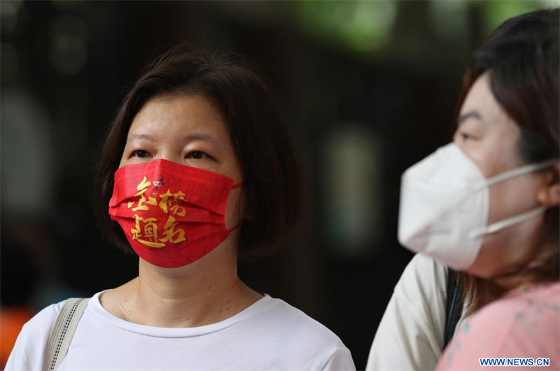 Environ 50 000 candidats se présentent à l'examen différé d'entrée à l'université à Shanghai