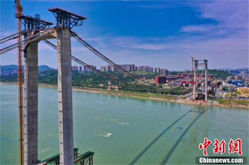 Sichuan : un pont en construction à une hauteur de 100 mètres à Luzhou