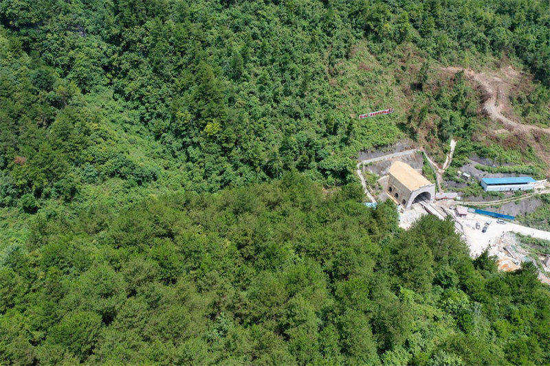 Chine : fin de la percée d'un tunnel de la ligne ferroviaire à grande vitesse Guiyang-Nanning