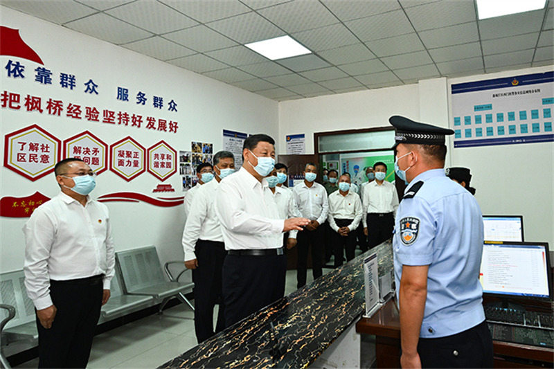 Xi Jinping inspecte la ville de Tourfan au Xinjiang