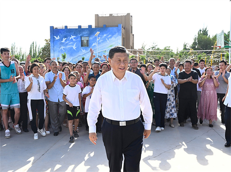 Xi Jinping inspecte la ville de Tourfan au Xinjiang