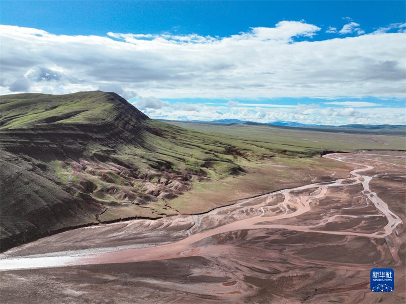 Une équipe d'expédition scientifique chinoise découvre pour la première fois des ? monts rouges ? très rares dans le nord-ouest de la Chine