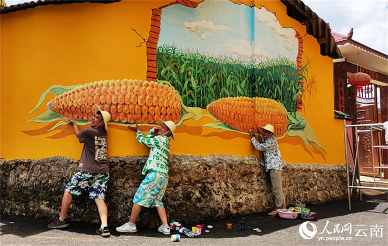 Yunnan : de jeunes artistes chinois créent de magnifiques fresques pour embellir leur ville natale