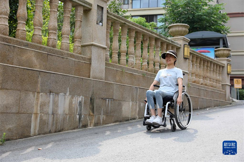 Une danseuse en fauteuil roulant