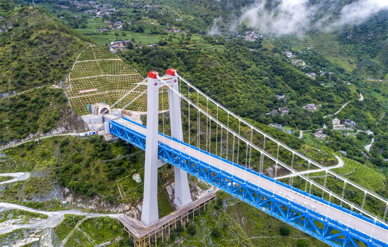 Yunnan: la progression ordonnée de la construction de la ligne ferroviaire Li-Xiang