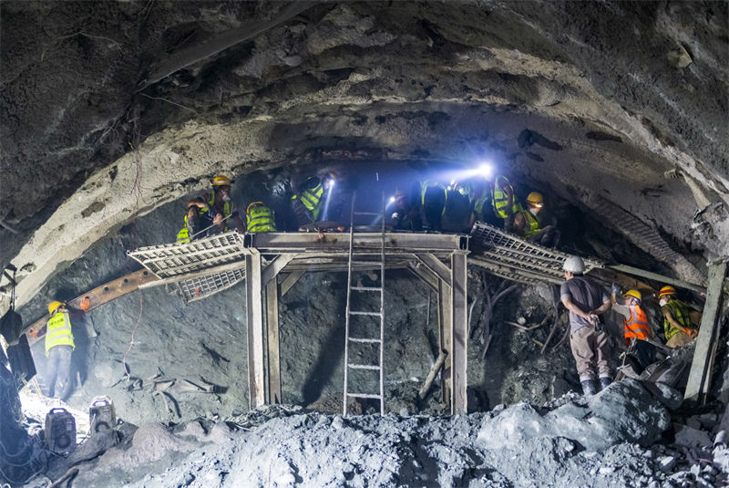 Yunnan: la progression ordonnée de la construction de la ligne ferroviaire Li-Xiang