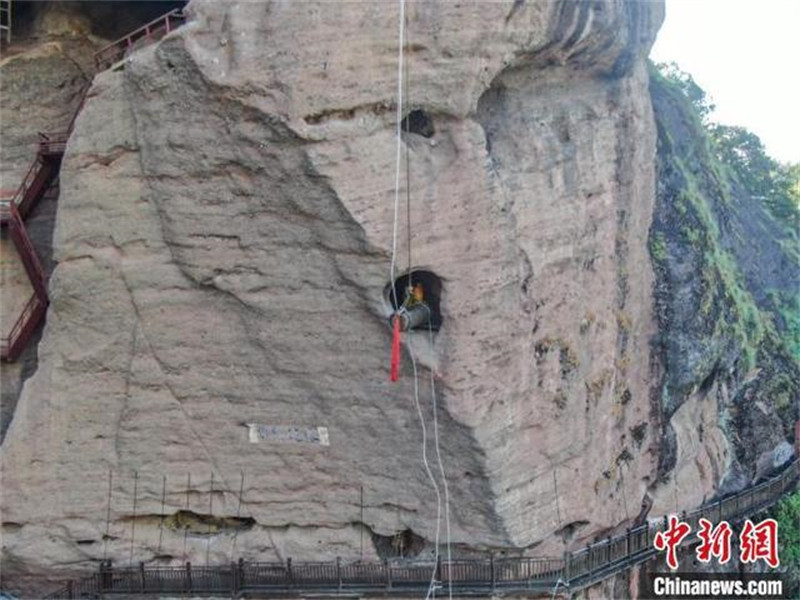 Jiangxi : comment le mystérieux ? cercueil suspendu ? a-t-il été placé dans la montagne ?