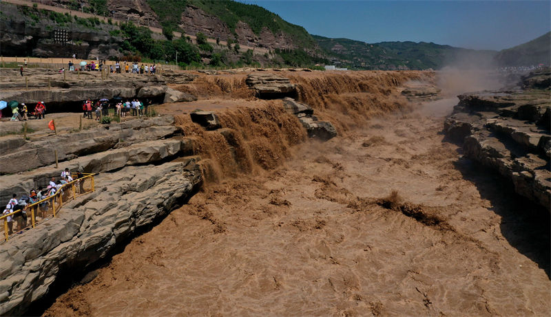 Shanxi : la cascade de Hukou sur le fleuve Jaune entre dans la saison des crues