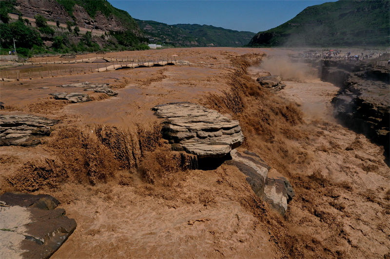 Shanxi : la cascade de Hukou sur le fleuve Jaune entre dans la saison des crues