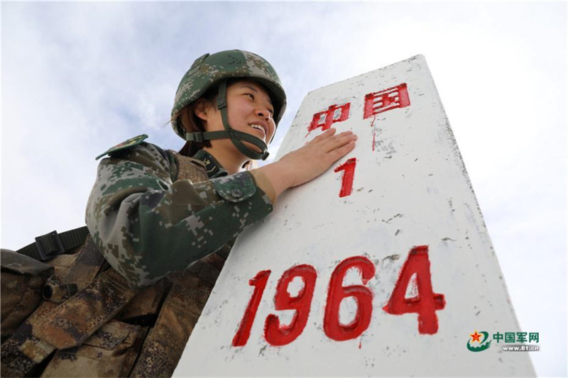 Xinjiang : des gardes-frontière féminins patrouillent sur des glaciers à 5 200 mètres d'altitude