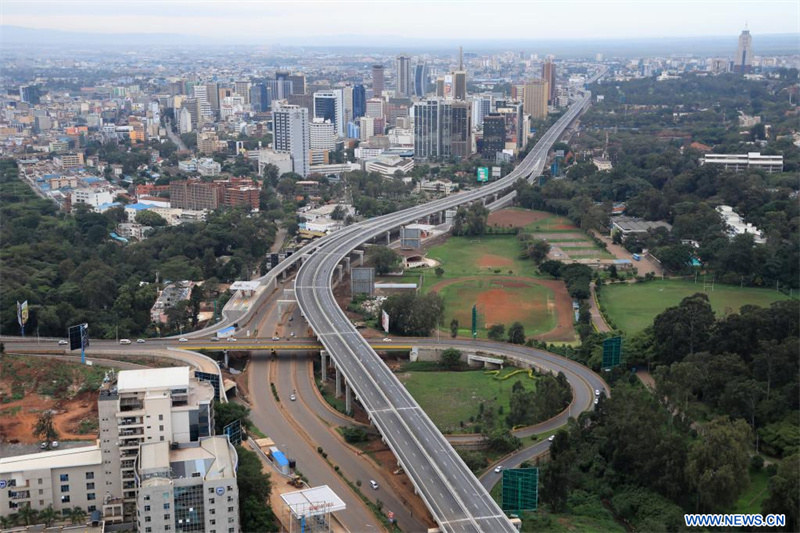 Le président du Kenya salue la construction de routes par la Chine pour stimuler le développement