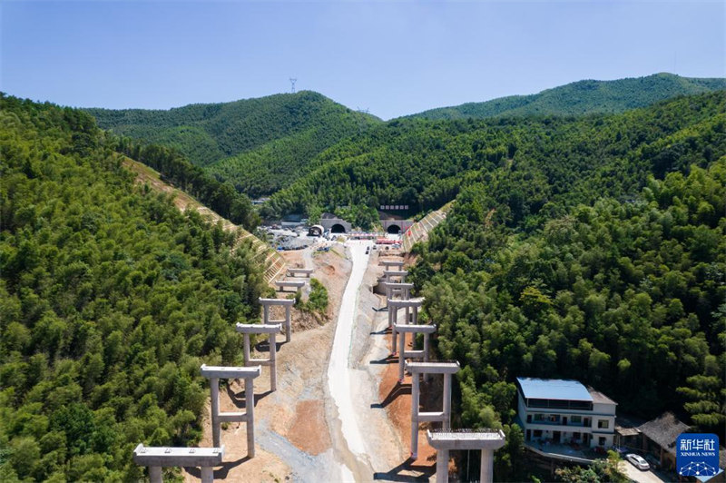 Hunan : achèvement du tunnel de Qishan de l'autoroute Hengyong