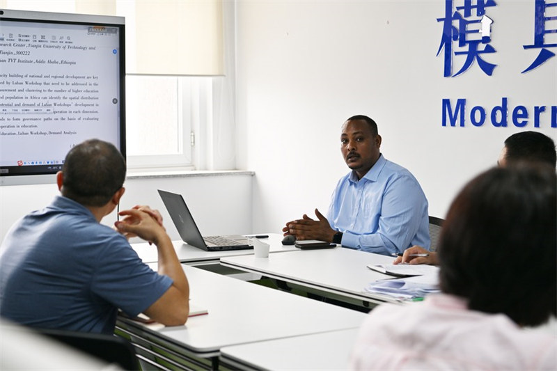 Un étudiant éthiopien espère contribuer à l'enseignement professionnel en Afrique