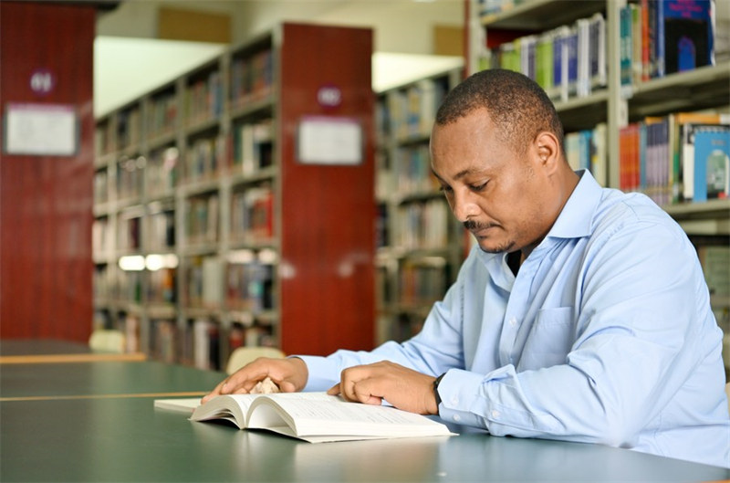 Un étudiant éthiopien espère contribuer à l'enseignement professionnel en Afrique