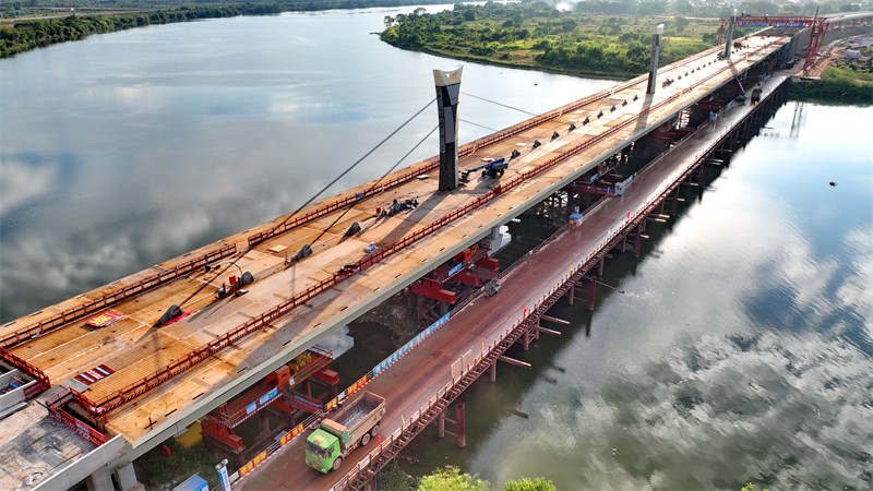 Jiangxi : la construction du pont paysager à deux étages sur le fleuve Zhang à Ganzhou