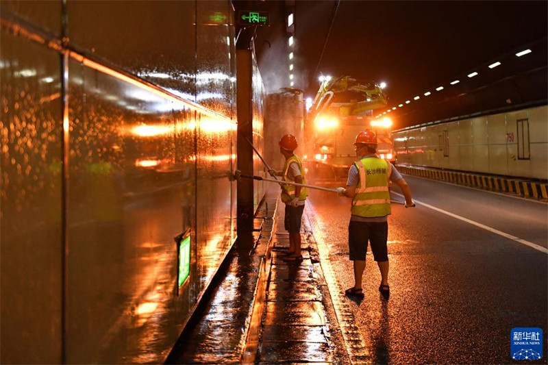 Hunan : les réparateurs de nuit du tunnel sur le fleuve Xiang