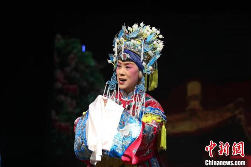 Hebei : une troupe ? apporte l'opéra du Shanxi à la campagne ?, les habitants go?tent des ? repas culturels ? à leur porte