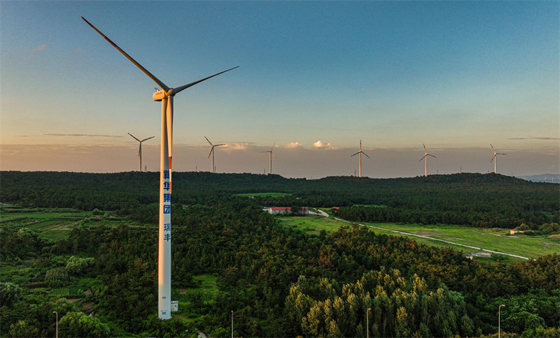 Le développement de l'énergie éolienne c?tière à Rongcheng, dans le Shandong