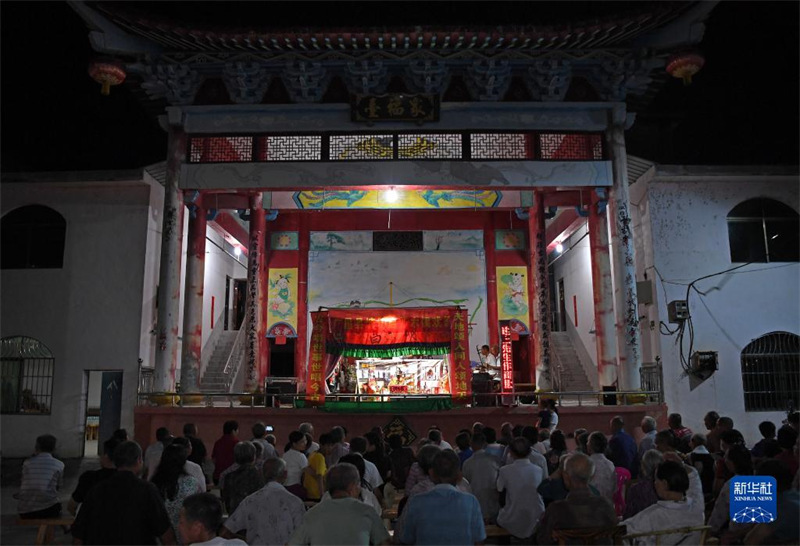 Jiangxi : une troupe paysanne donne des spectacles de marionnettes depuis 25 ans