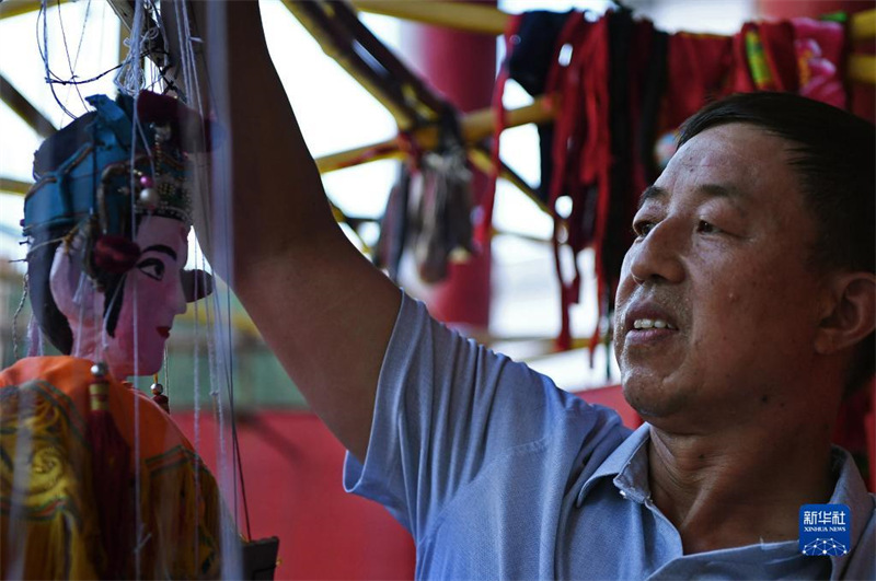 Jiangxi : une troupe paysanne donne des spectacles de marionnettes depuis 25 ans