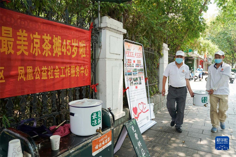 Zhejiang : un relais chaleureux du ? plus beau stand de thé frais ? à Hangzhou