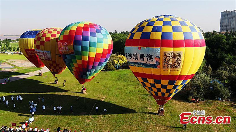 Le Carnaval de l'aviation de Wuhai organise un ? Nadam dans le ciel ? en Mongolie intérieure