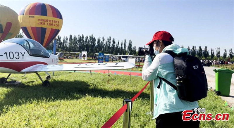 Le Carnaval de l'aviation de Wuhai organise un ? Nadam dans le ciel ? en Mongolie intérieure