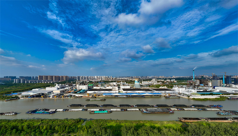 Jiangsu : le Grand Canal fourmille d'activités de transport à Huai'an