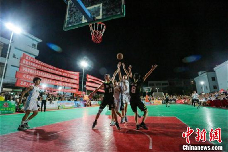 Jiangxi : un match de basket-ball rural organisé à Ruichang