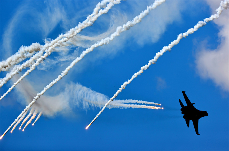 Jilin : des avions de chasse de fabrication chinoise présents dans le ciel à Changchun