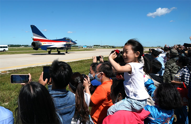 Jilin : des avions de chasse de fabrication chinoise présents dans le ciel à Changchun