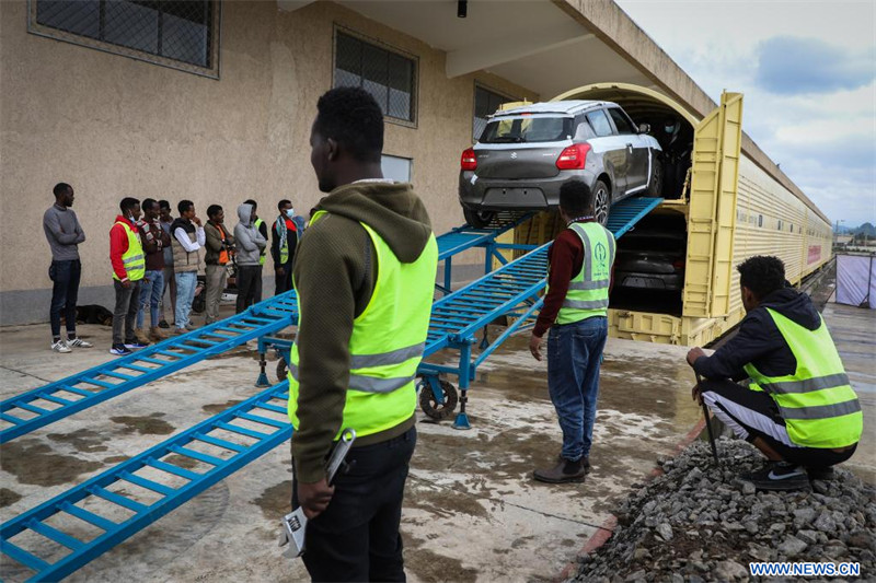 Le chemin de fer Ethiopie-Djibouti commence à transporter des véhicules entre Djibouti et Addis-Abeba