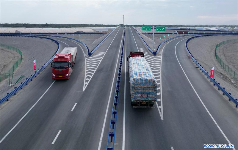 Mise en service d'une nouvelle autoroute au Xinjiang pour stimuler son développement économique de haute qualité