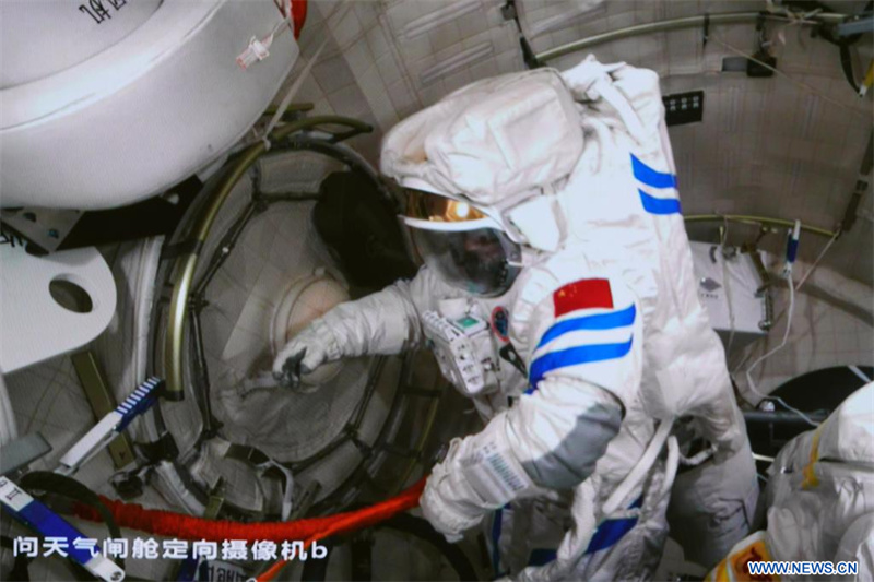 Les astronautes de Shenzhou-14 effectuent des activités extravéhiculaires