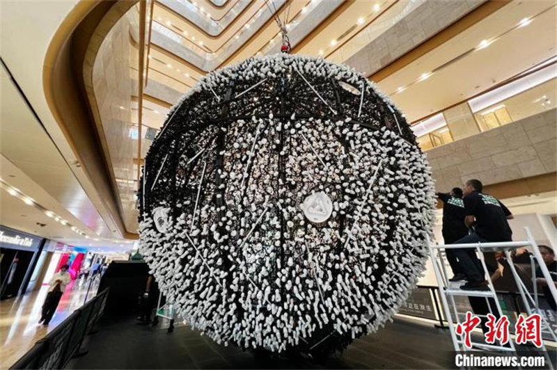 Jiangsu : une ? Super Lune artificielle ? faite de 25 000 ampoules exposée à Nanjing