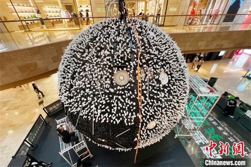 Jiangsu : une ? Super Lune artificielle ? faite de 25 000 ampoules exposée à Nanjing