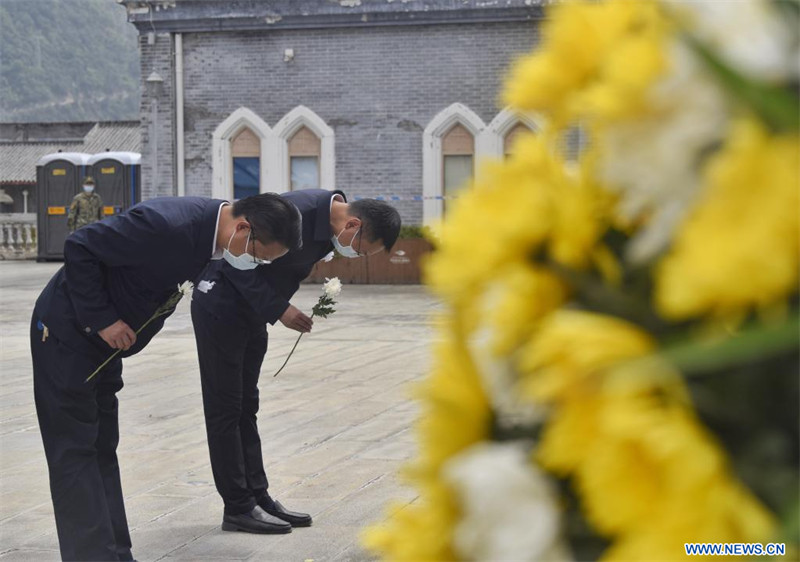 Chine : hommage aux victimes du séisme de Luding