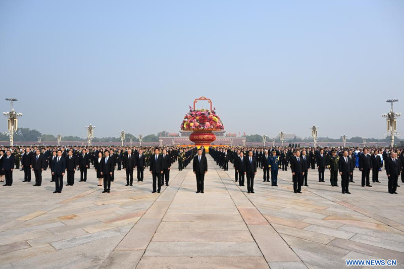 Xi Jinping rend hommage aux héros nationaux à l'occasion de la Journée des martyrs