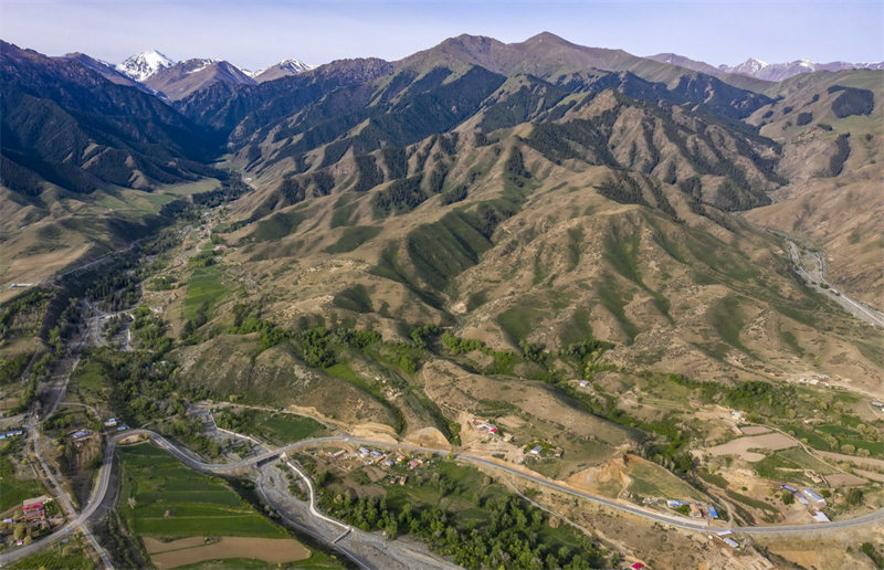 Le Xinjiang a construit 62 200 km de nouvelles routes en dix ans