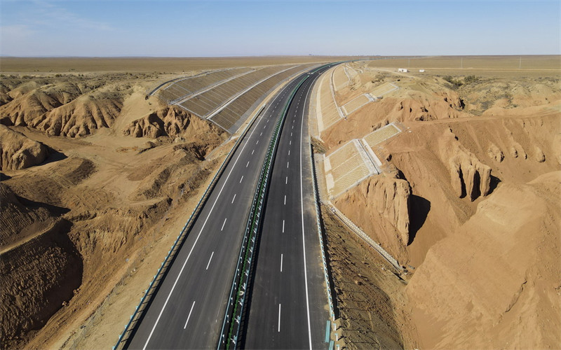 Le Xinjiang a construit 62 200 km de nouvelles routes en dix ans