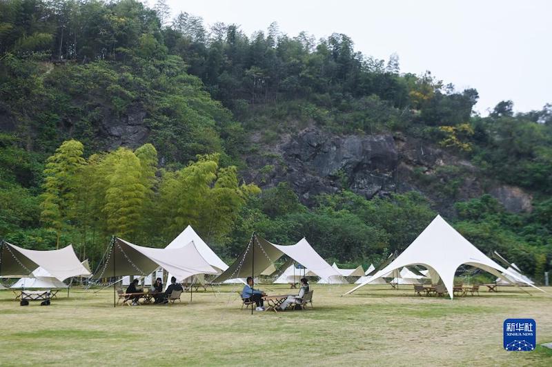 Comment un ancien ? village minier ? du Zhejiang s'est transformé en un lieu touristique rural