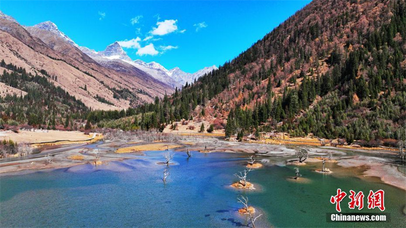 Le paysage pittoresque de la vallée de Shuangqiao du mont Siguniang, dans le Sichuan