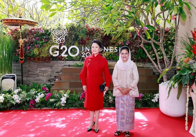 Peng Liyuan assiste à des événements avec les conjoints des dirigeants du G20